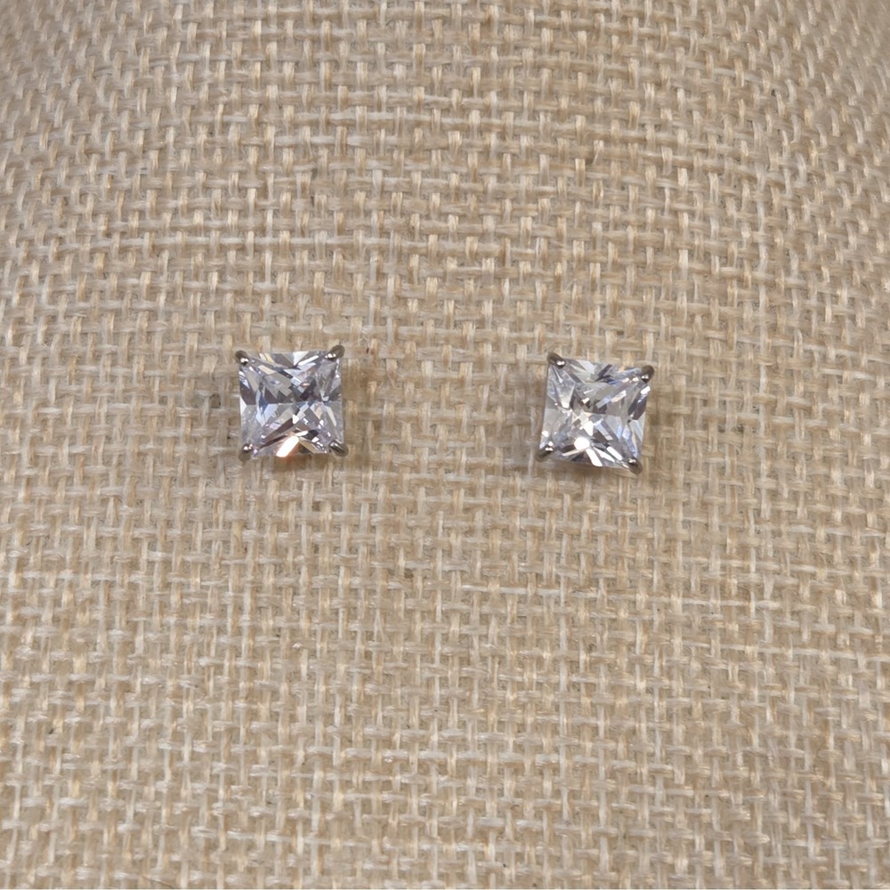 Brilliant 10k White Gold 1.8 Carat Simulated Diamond Stud Earrings